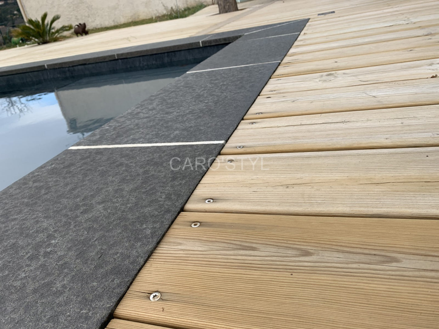 PIECE D'ANGLE BLACK BASALT
