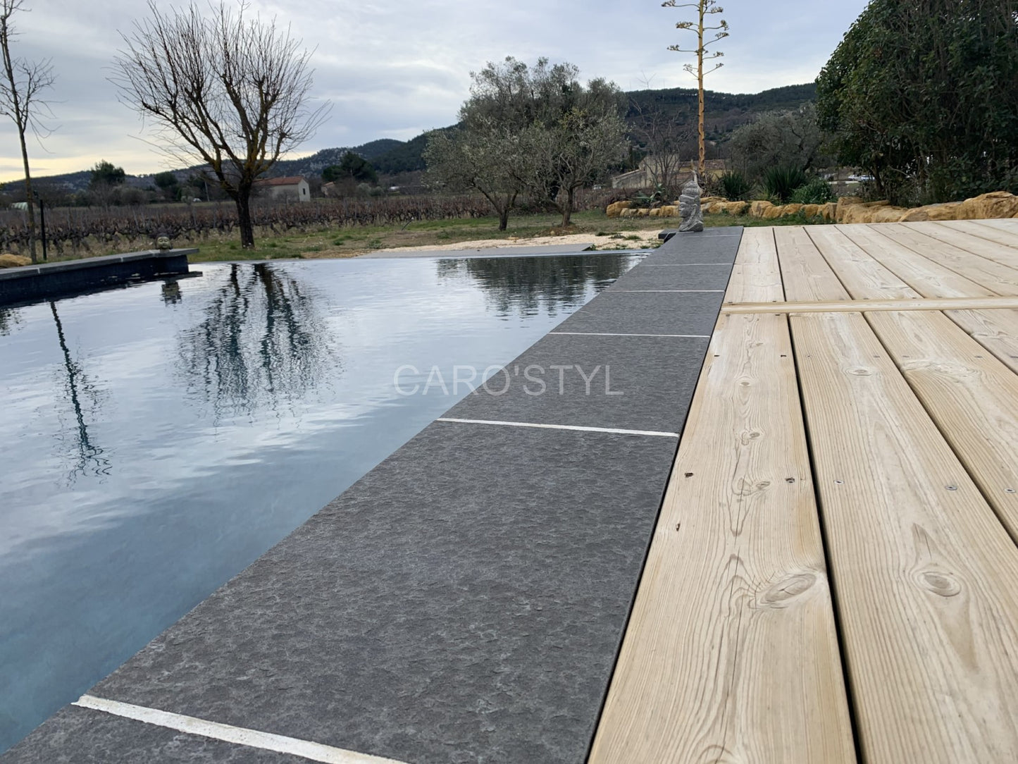 PIECE D'ANGLE BLACK BASALT